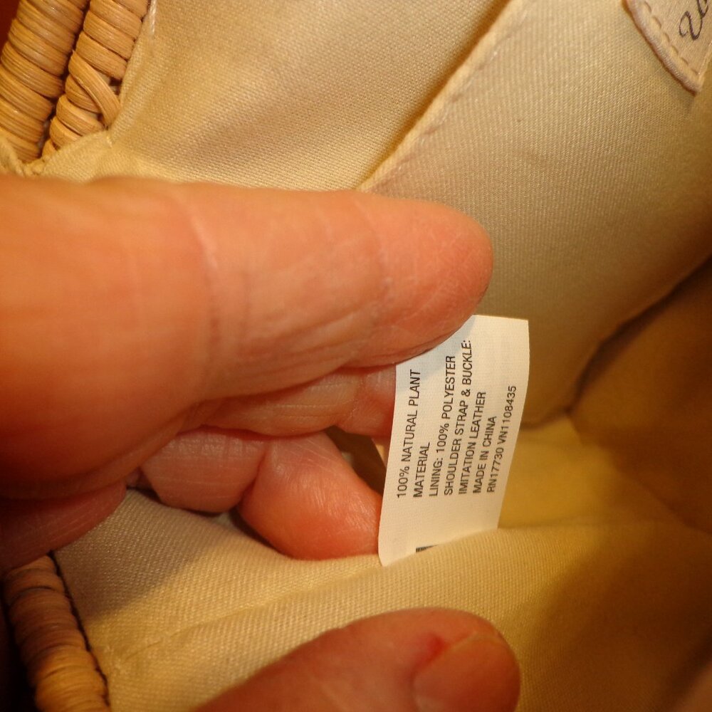 NWOT Universal Thread Wicker Basket Bag Natural Snap Closure Adj. Shoulder Strap - Picture 9 of 12